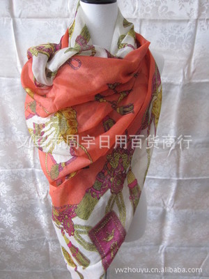 2013新款絲巾批發(fā)與工廠承接 真絲斜紋綢小方巾的市場(chǎng)機(jī)遇